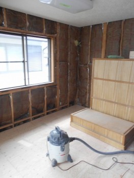 奈良広陵　無垢と漆喰の耐震リフォーム　2階床補強下地01
