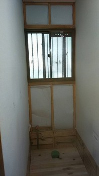 奈良広陵　無垢と漆喰の耐震リフォーム　1階トイレ床・断熱01