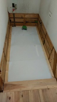 奈良広陵　無垢と漆喰の耐震リフォーム　1階トイレ床・断熱02