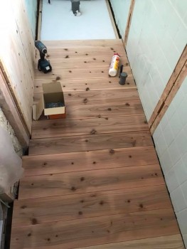 八尾弓削　自然素材リフォーム　トイレ改修床・壁04