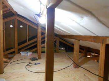 奈良広陵　無垢と漆喰の耐震リフォーム　屋根部分断熱材02