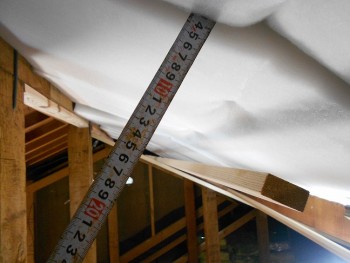 奈良広陵　無垢と漆喰の耐震リフォーム　屋根部分断熱材04