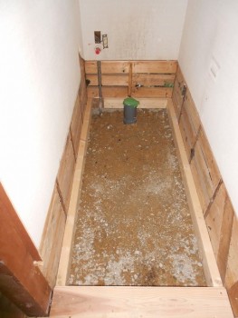 奈良広陵　無垢と漆喰の耐震リフォーム　1階トイレ配管施工