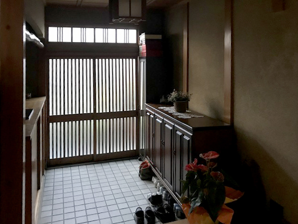 八尾弓削 T様邸　自然素材リフォーム　before　玄関。