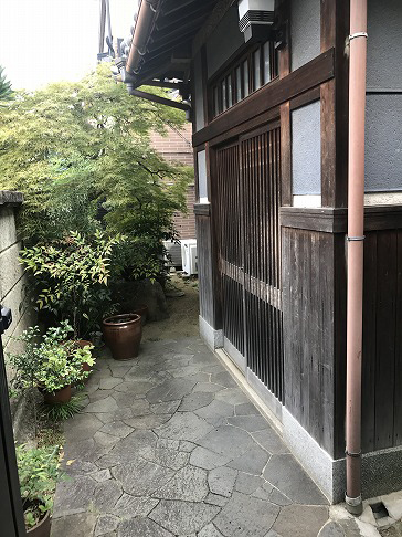 八尾弓削 T様邸　自然素材リフォーム　before　玄関戸。