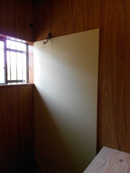 大阪 交野　自然素材健康住宅の耐震リフォーム　裏玄関壁漆喰・床杉板貼り02