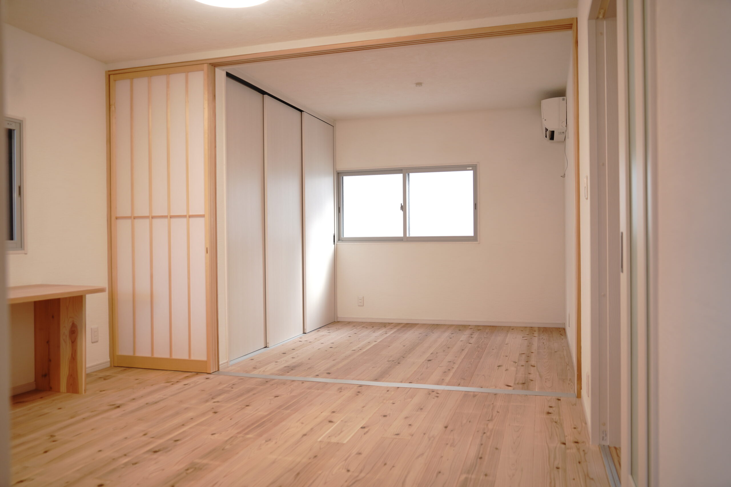 藤井寺市『明るく開放的な吹き抜けリビングの家』寝室